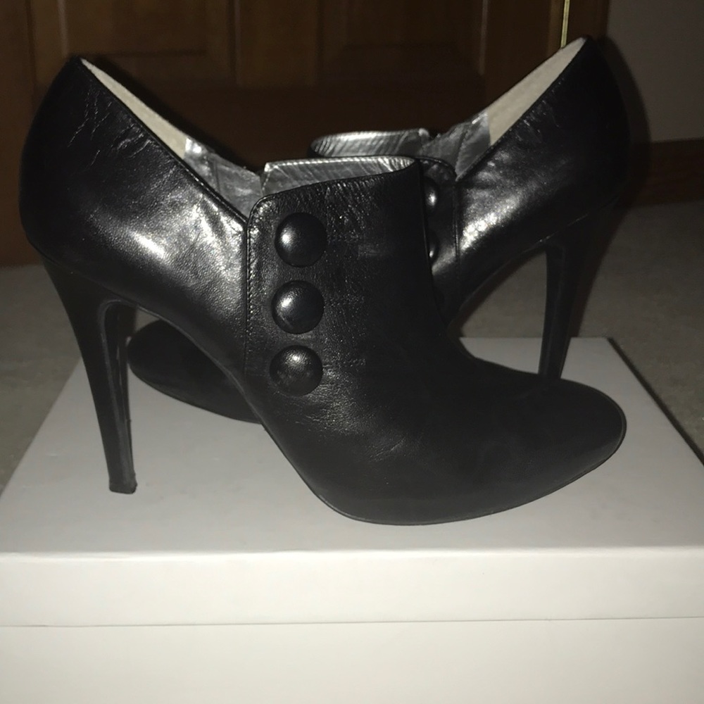 Guess size 9 bootie. Like new